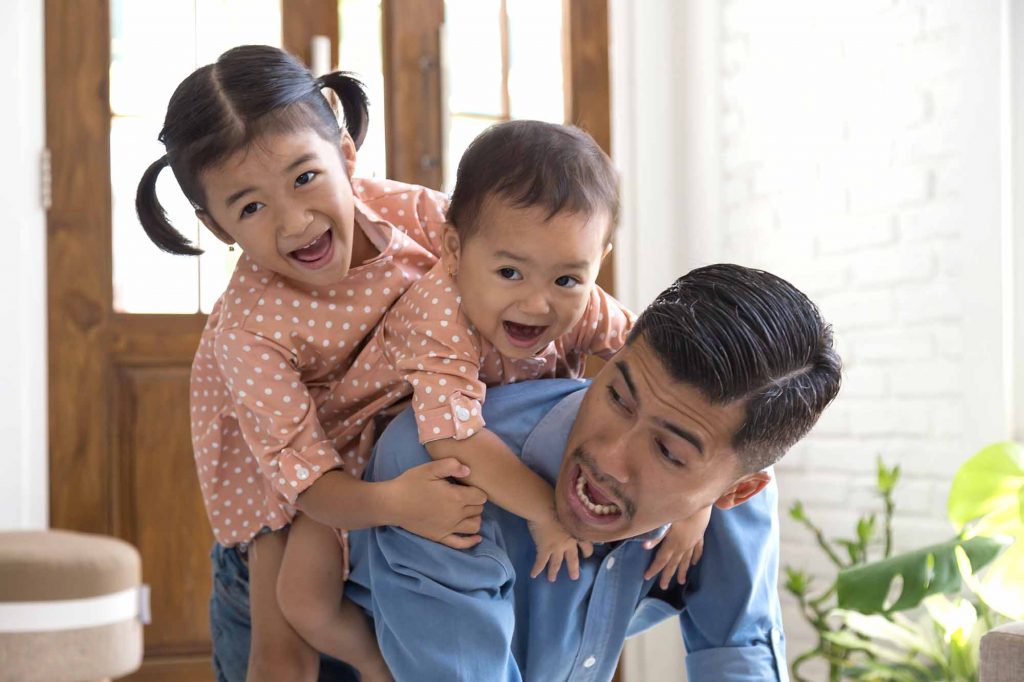 Portrait,Of,Two,Asian,Little,Daughter,Happiness,Sits,On,Dad's