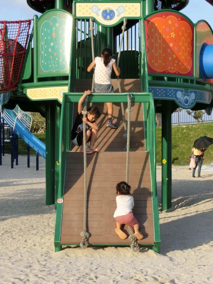 【et妈妈】脱鞋吧!畅玩冲绳五星级沙池游乐场- 野菜王国